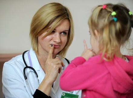 Лор-врач рассказал о риске патологии у детей из-за привычки ковырять в носу 