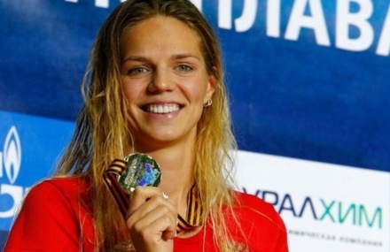 С 4-кратной чемпионки мира по плаванию сняли временное отстранение из-за мельдония