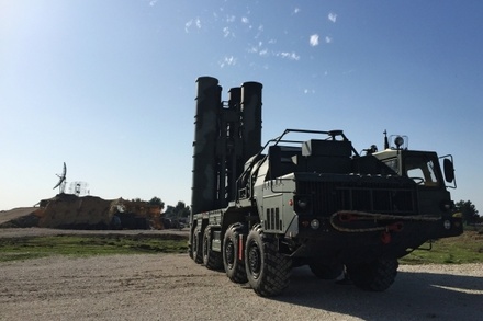 Российские зенитно-ракетные комплексы С-400 останутся в Сирии на некоторое время