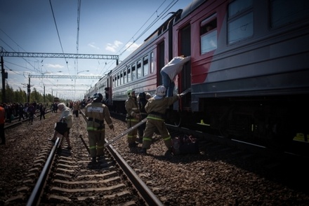 Более тысячи человек эвакуировали из электрички под Петербургом