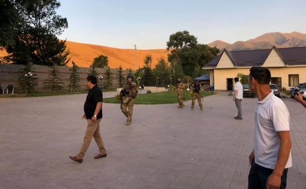 В окружении экс-президента Киргизии Атамбаева сообщили о штурме его дома