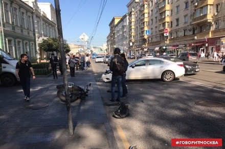 На Кожевнической улице в Москве произошло ДТП с участием мотоциклиста 