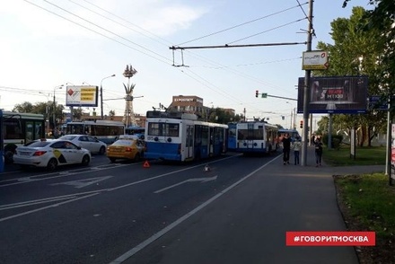 Очевидцы сообщают о сбое в движении троллейбусов на Севастопольском проспекте