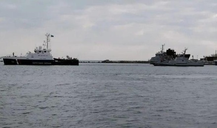 Россия начала возврат Украине задержанных в Керченском проливе кораблей