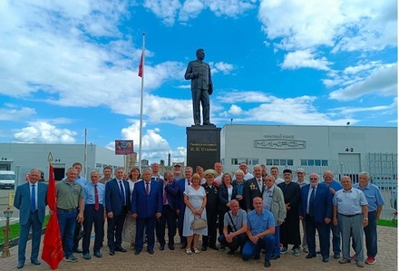 В Великих Луках поставили памятник Иосифу Сталину