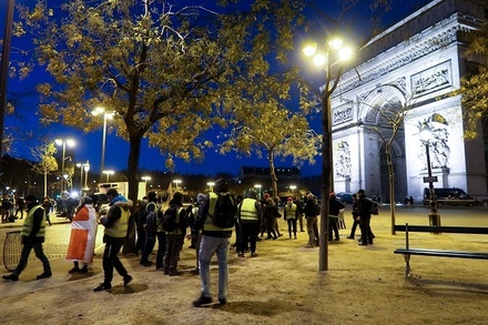Свыше 30 тысяч человек участвуют в акциях протеста во Франции