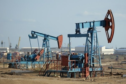 Эксперт назвал кратковременными колебания на нефтяном рынке из-за блокады Катара