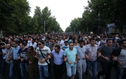 Акция протеста против подорожания электроэнергии продолжается в Ереване
