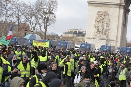 В Кремле ответили на обвинения в причастности к протестам во Франции