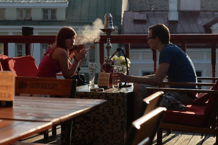 Власти Москвы напомнили о запрете на курение кальянов во время эпидемии