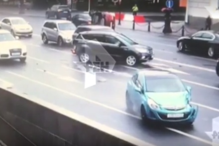 Появились кадры с места аварии в центре Петербурга