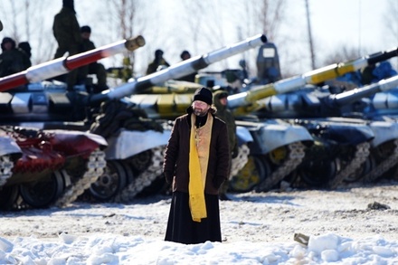 Депутат Виталий Милонов назвал русские танки «лучшим» способом защиты Киево-Печерской лавры от раскольников