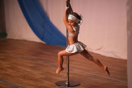 Ставропольский омбудсмен раскритиковала шестовую акробатику для детей