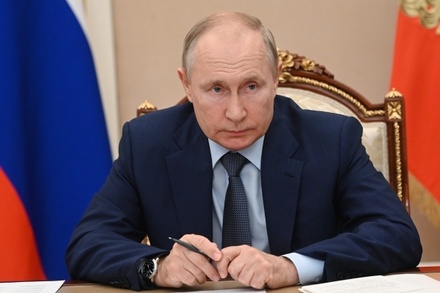 Путин внёс в Думу проект о продлении предельного срока службы генералов и маршалов