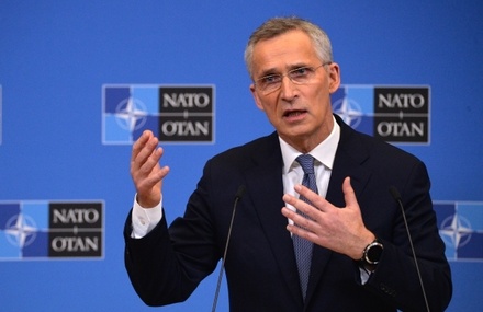 Генсек НАТО призвал Украину самостоятельно решить проблему нехватки военных
