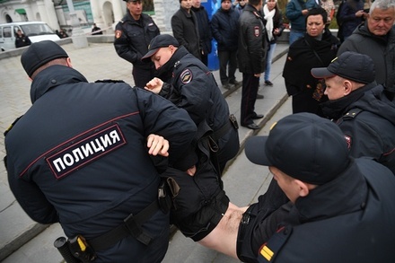 СМИ сообщили о задержании более сотни человек на несогласованных акциях в России