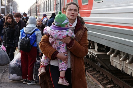 Число эвакуированных в РФ из Донбасса и с Украины достигло почти 285 тысяч