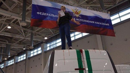 В «Другой России» объяснили действия активистки, порезавшей себе вены на выставке ФСИН