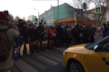 Валютные заёмщики перекрыли в центре Москвы Неглинную улицу