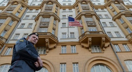 Москва может ответить на новые санкции США высылкой 35 дипломатов