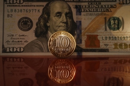 Экономист: курс 25 рублей за доллар «разорвёт» российскую экономику