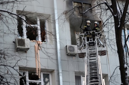 Пожарные потушили возгорание в многоэтажке на юго-западе Москвы
