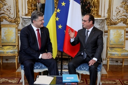 Олланд и Порошенко обсудили развертывание миротворцев в Донбассе