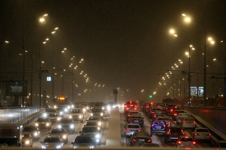 Заторы на дорогах в Москве достигли 9 баллов