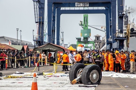 Спасатели начали поднимать крупные фрагменты индонезийского Boeing