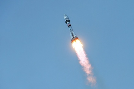 Роскосмос продолжает работы по восстановлению спутника после попадания микрометеорита