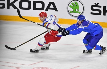 Сборная России по хоккею проводит второй матч на чемпионате мира 2017 года