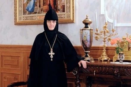 Глава РПЦ призвал настоятельницу Покровского монастыря отказаться от Mercedes