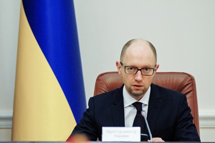 Киевский суд обязал Генпрокуратуру Украины возбудить дело против Яценюка