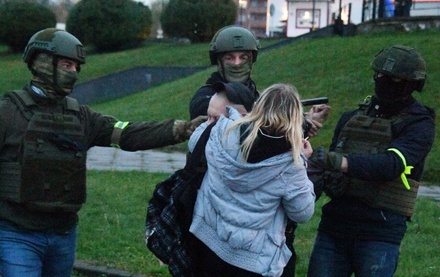 В Минске силовики применили спецсредства для разгона протестующих