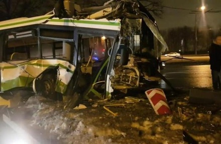 Пострадавший в ДТП с автобусом на юге Москвы скончался в больнице