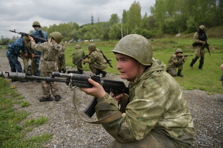 Военный эксперт предложил вывозить старшеклассников на полигоны стрелять из оружия 