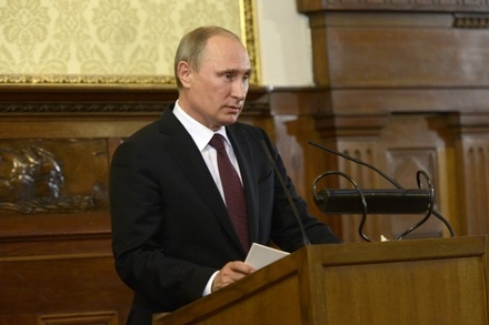 Путин возложил на Порошенко ответственность за войну в Донбассе 