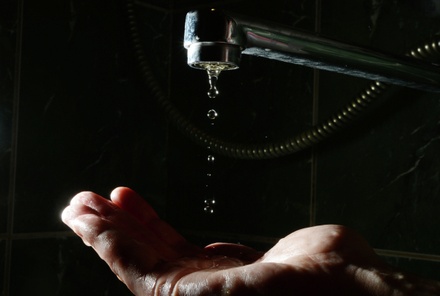В Роспотребнадзоре призвали принимать душ не более пяти минут