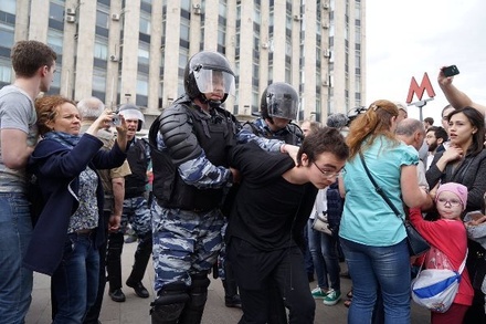СМИ сообщили о задержании в Москве не менее 120 участников акции оппозиции