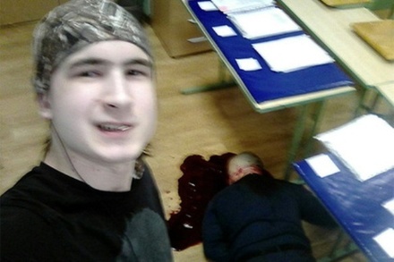 Студент сделал селфи на фоне убитого преподавателя в московском колледже
