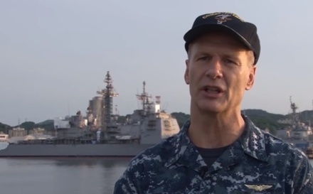 Командующий 7-м флотом США отправлен в отставку из-за аварии эсминца и танкера