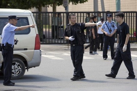 Полиция сообщила о взрыве петарды у здания посольства США в Пекине