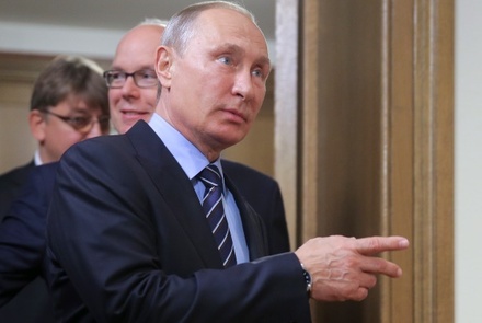 В Кремле объяснили отмену визита Владимира Путина в Париж