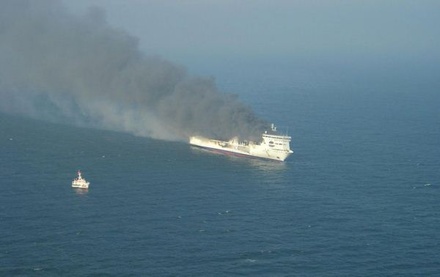 В Балтийском море горит пассажирское судно под флагом Литвы