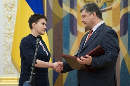 Пётр Порошенко присвоил Надежде Савченко звание Героя Украины
