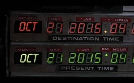 Сегодня герой фильма «Назад в будущее» Марти Макфлай прибыл в 2015 год