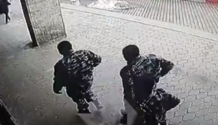 Разбойное ограбление банка в Москве попало на видео