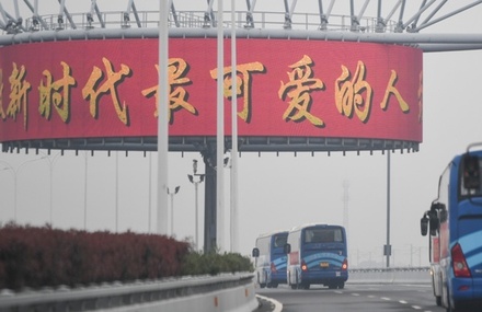 Власти Китая открывают Ухань после вспышки коронавируса