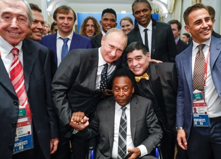 Владимир Путин пообщался с Марадоной, Пеле и другими звёздами футбола