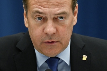 Дмитрий Медведев пригрозил расширить санитарную зону на Украине до границ Польши